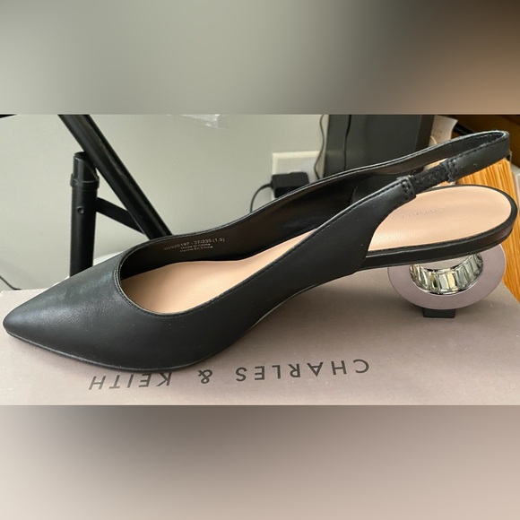 CHARLES & KEITH Circular Slingback Heels - Picture 3 of 6